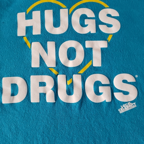 Local Celebrity Hugs Not Drugs Size Medium - Picture 10 of 11